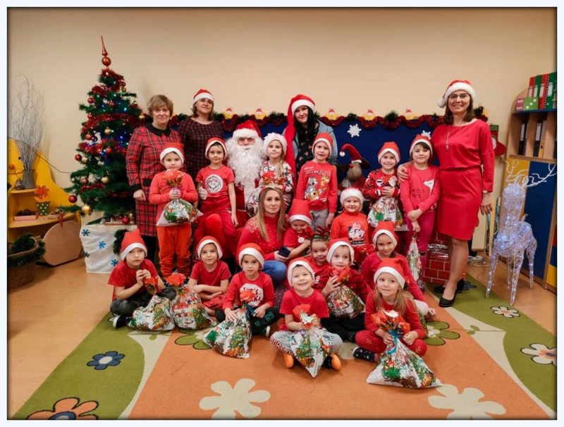 Wizyta Św. Mikołaja 6 grudnia w grupie dzieci starszych