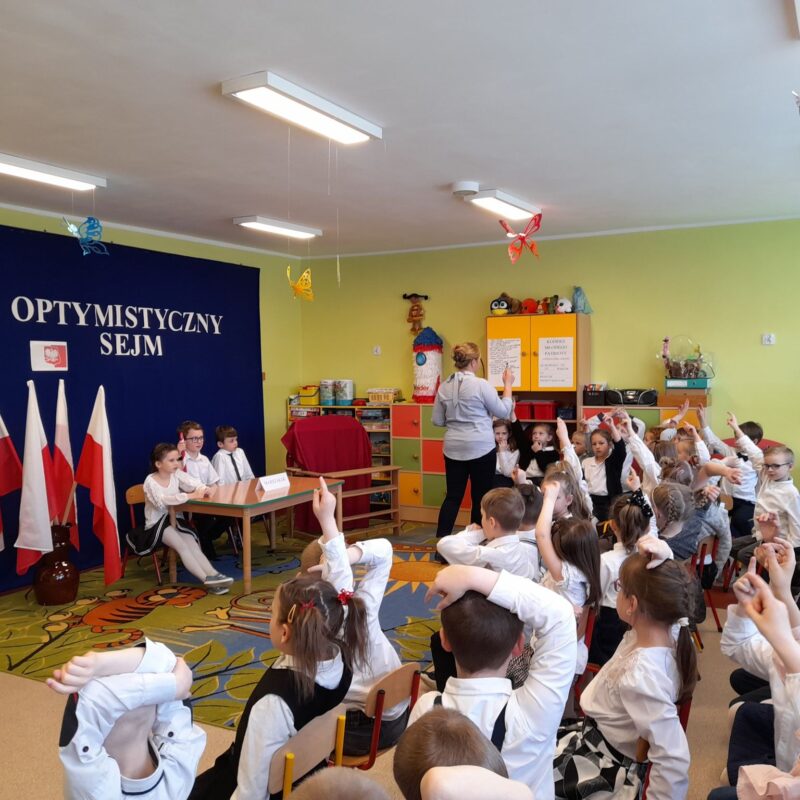 Przedszkolaki podczas posiedzenia Optymistycznego Sejmu
